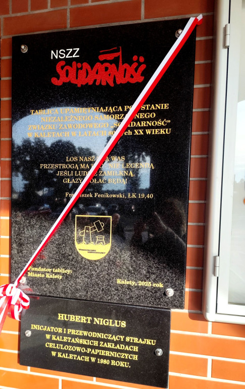 Upamiętnia powstanie „Solidarności” w Kaletach