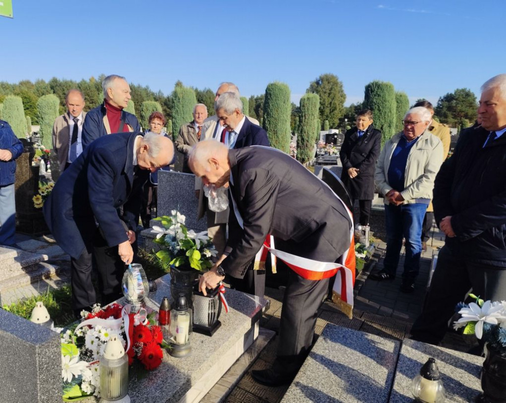 Upamiętnia powstanie „Solidarności” w Kaletach