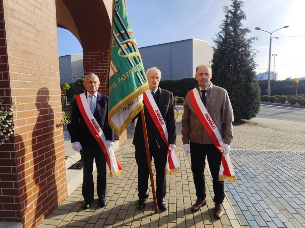 Upamiętnia powstanie „Solidarności” w Kaletach