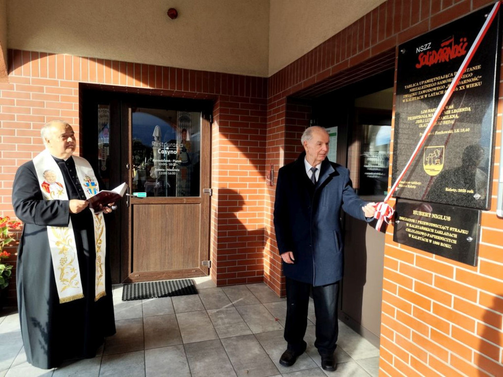 Upamiętnia powstanie „Solidarności” w Kaletach