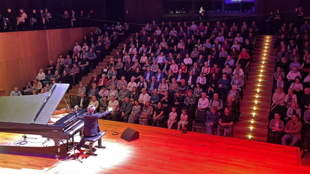 Adam Snopek - tarnogórski pianista uniwersalny