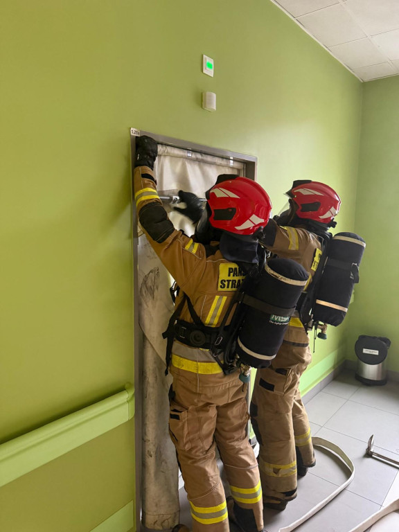 Strażacy w Piekarskim Centrum Medycznym