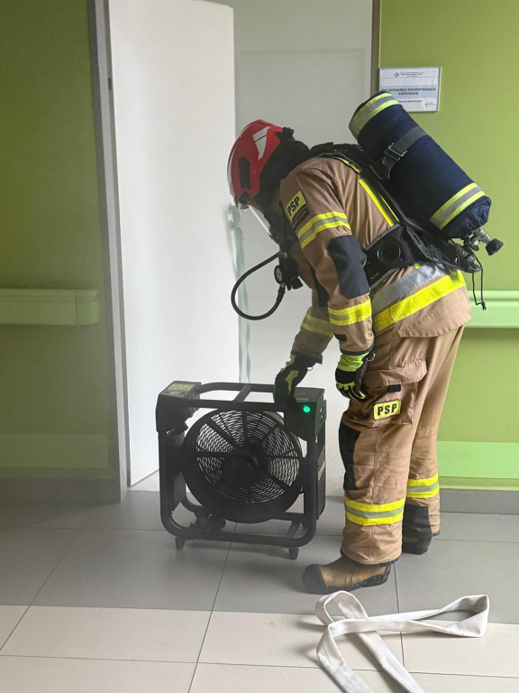 Strażacy w Piekarskim Centrum Medycznym