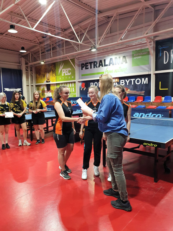 Tarnowskie Góry. Brawa dla uczennic Ekonomika