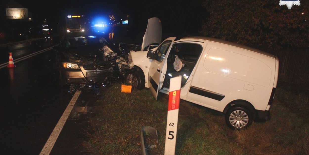 Powiat tarnogórski. Pijany, czołowe zderzenie, ranni