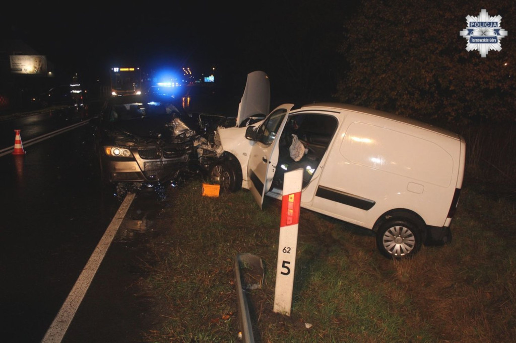 Powiat tarnogórski. Pijany, czołowe zderzenie, ranni