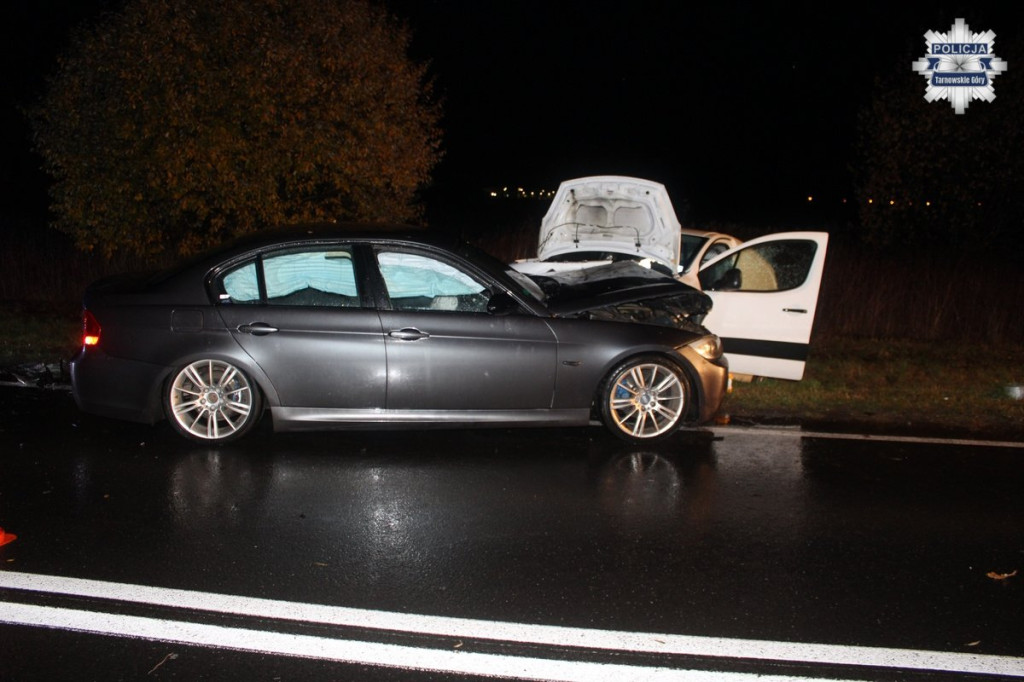 Powiat tarnogórski. Pijany, czołowe zderzenie, ranni