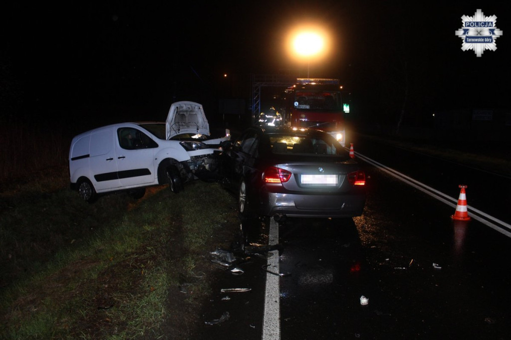 Powiat tarnogórski. Pijany, czołowe zderzenie, ranni