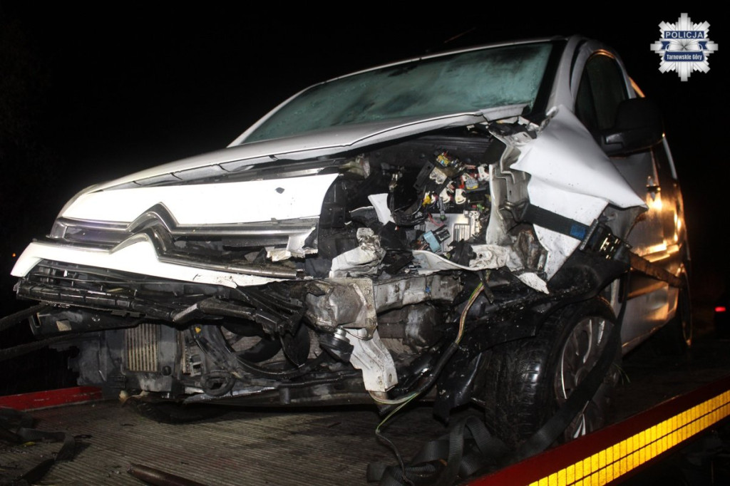 Powiat tarnogórski. Pijany, czołowe zderzenie, ranni