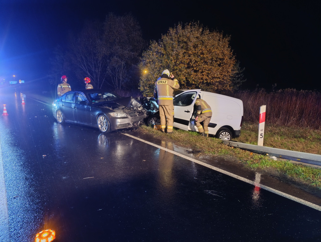 Powiat tarnogórski. Pijany, czołowe zderzenie, ranni