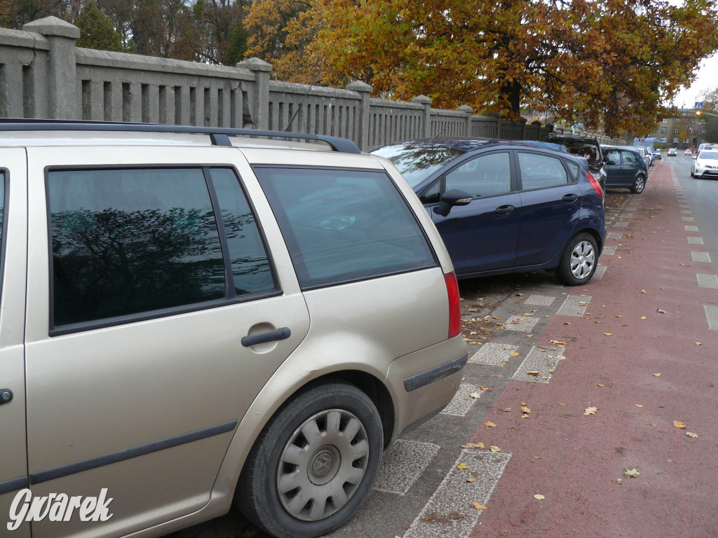 Wszystkich Świętych tuż, tuż. Ruch na cmentarzach
