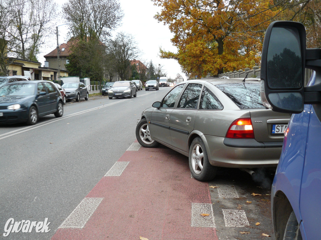Wszystkich Świętych tuż, tuż. Ruch na cmentarzach