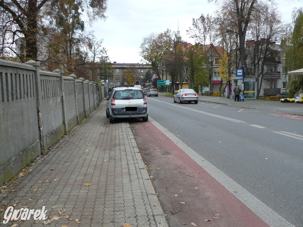 Wszystkich Świętych tuż, tuż. Ruch na cmentarzach