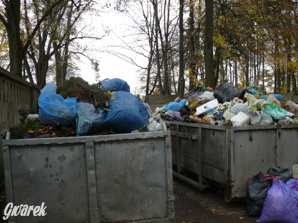 Wszystkich Świętych tuż, tuż. Ruch na cmentarzach