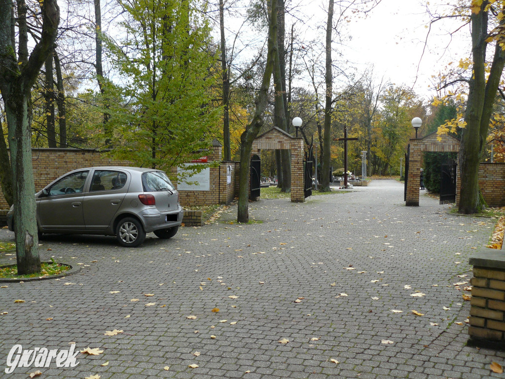 Wszystkich Świętych tuż, tuż. Ruch na cmentarzach