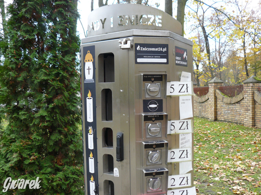 Wszystkich Świętych tuż, tuż. Ruch na cmentarzach