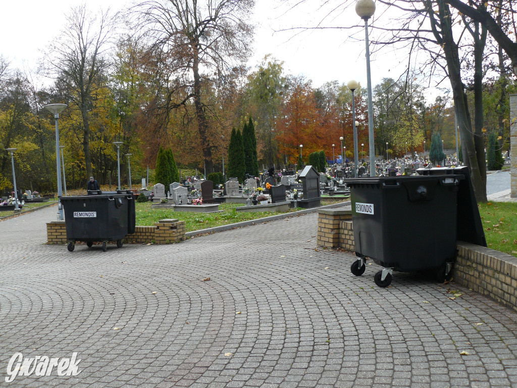 Wszystkich Świętych tuż, tuż. Ruch na cmentarzach