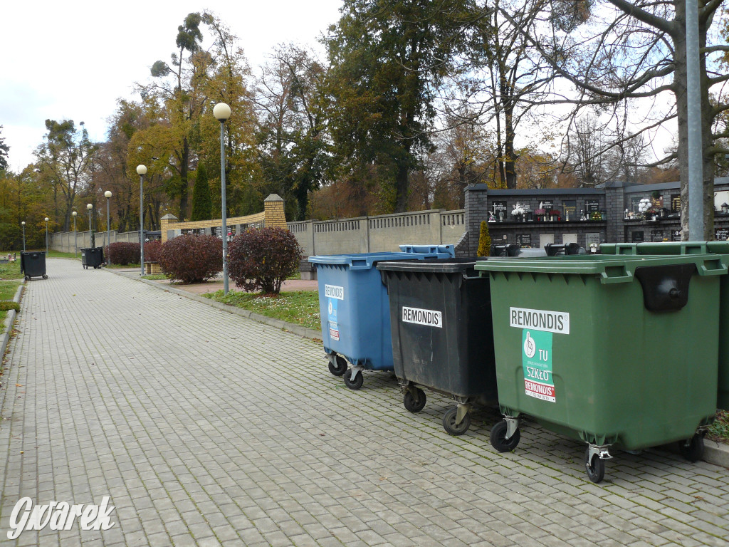 Wszystkich Świętych tuż, tuż. Ruch na cmentarzach