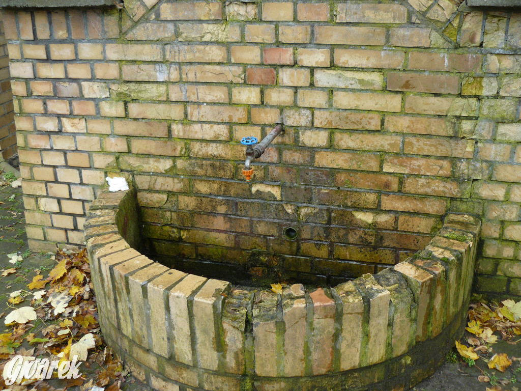 Wszystkich Świętych tuż, tuż. Ruch na cmentarzach