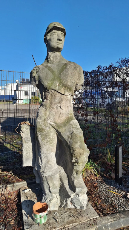 Rzeźba górnika trafiła do Radzionkowa