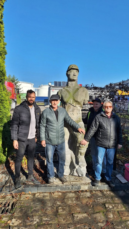 Rzeźba górnika trafiła do Radzionkowa