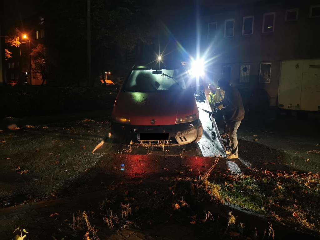 Piekary Śląskie. Usuwają wraki z miasta