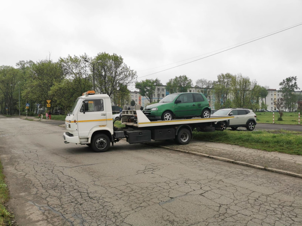 Piekary Śląskie. Usuwają wraki z miasta