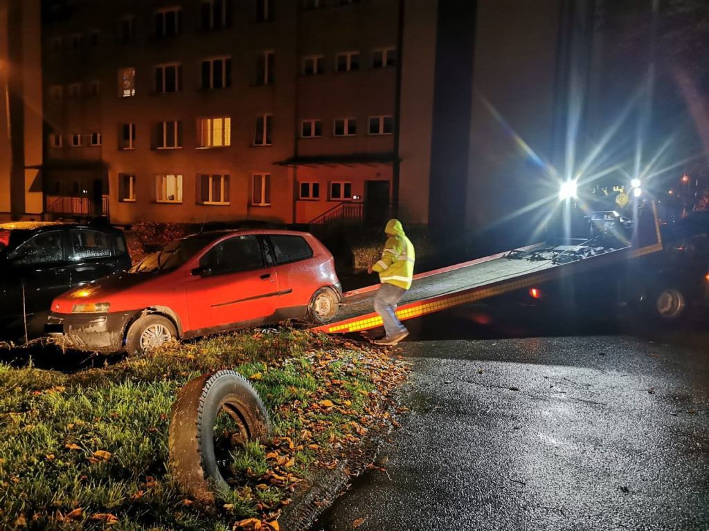 Piekary Śląskie. Usuwają wraki z miasta