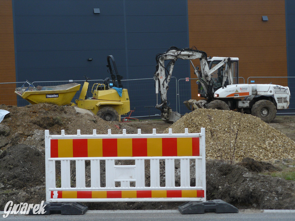 Tarnowskie Góry. Centrum handlowe i nowy chodnik