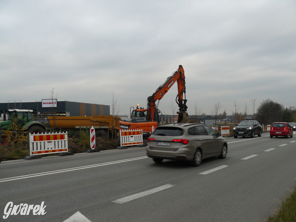 Tarnowskie Góry. Centrum handlowe i nowy chodnik