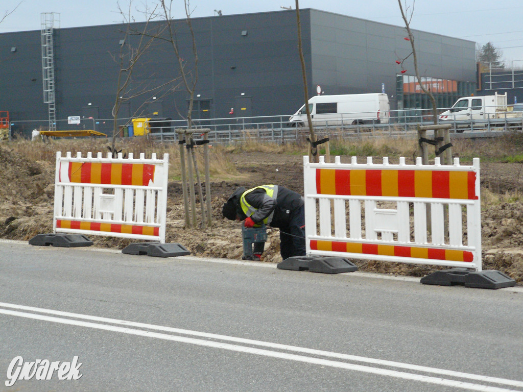 Tarnowskie Góry. Centrum handlowe i nowy chodnik