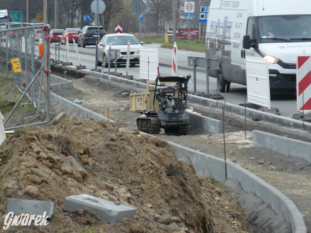 Tarnowskie Góry. Centrum handlowe i nowy chodnik