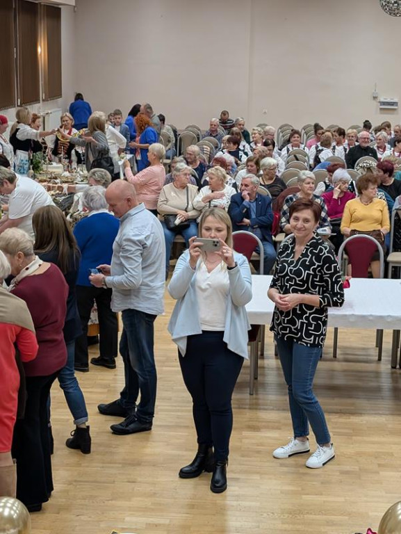 Nowe Chechło na czele, za nim Ossianie i Ziomale