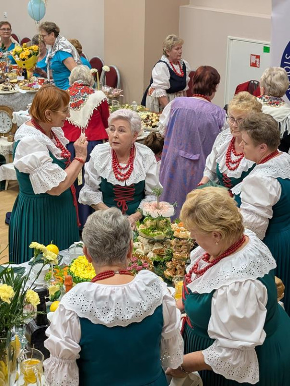 Nowe Chechło na czele, za nim Ossianie i Ziomale