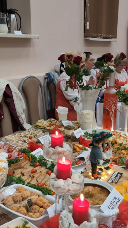 Nowe Chechło na czele, za nim Ossianie i Ziomale