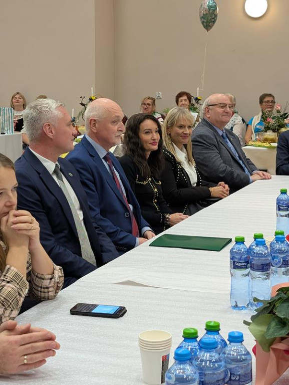 Nowe Chechło na czele, za nim Ossianie i Ziomale