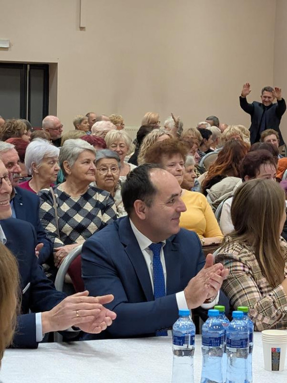 Nowe Chechło na czele, za nim Ossianie i Ziomale