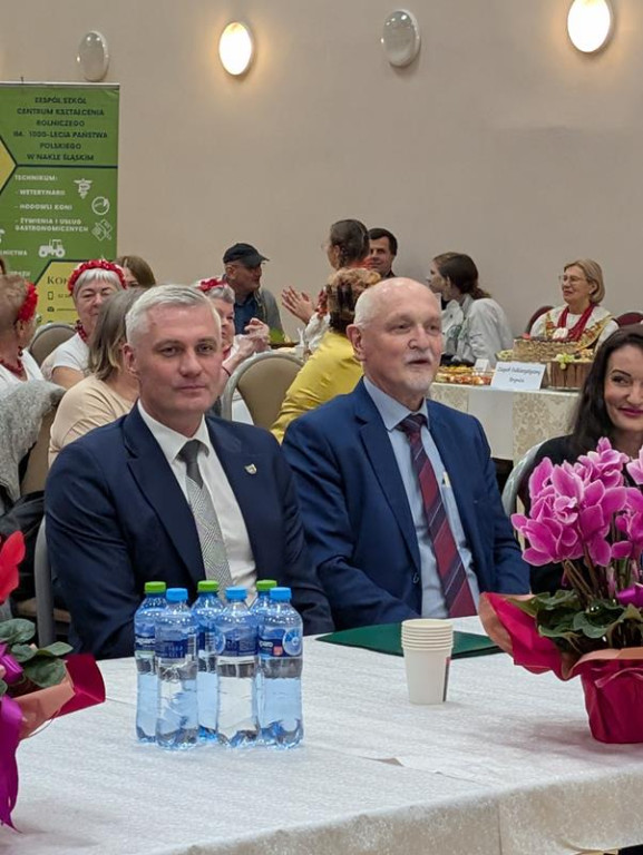 Nowe Chechło na czele, za nim Ossianie i Ziomale