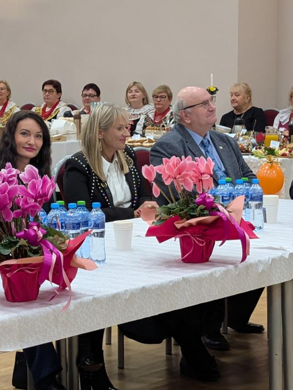 Nowe Chechło na czele, za nim Ossianie i Ziomale