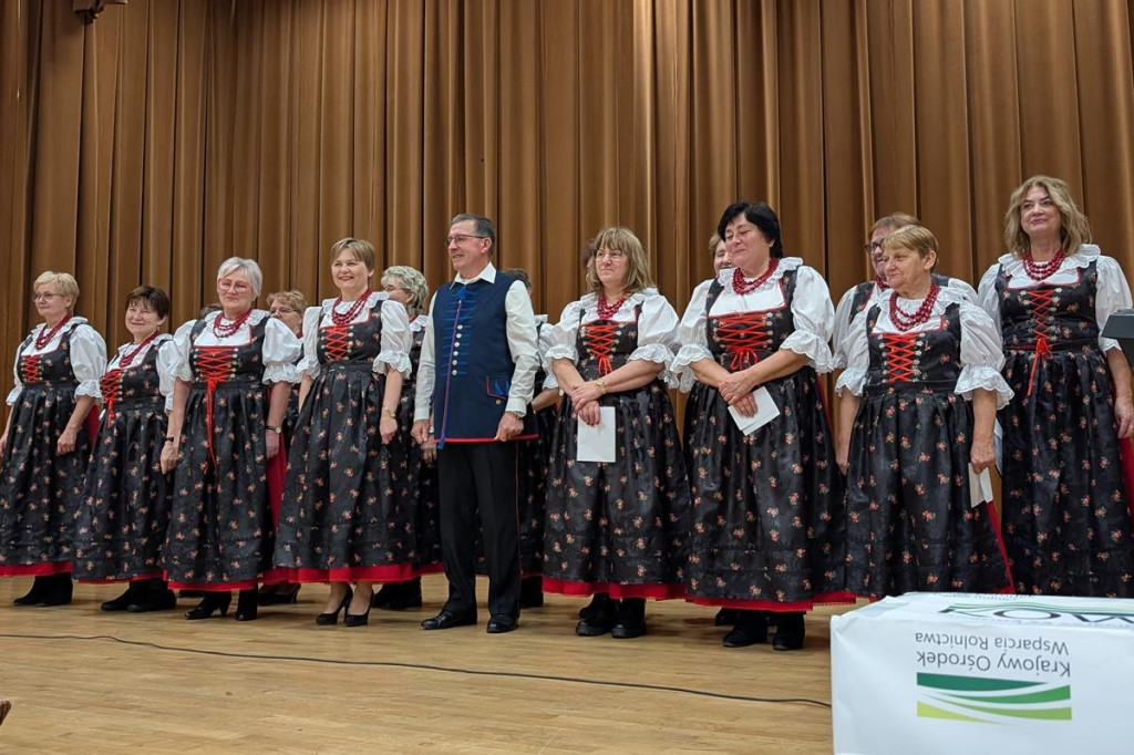 Nowe Chechło na czele, za nim Ossianie i Ziomale