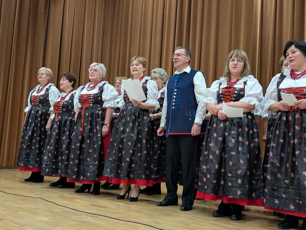 Nowe Chechło na czele, za nim Ossianie i Ziomale