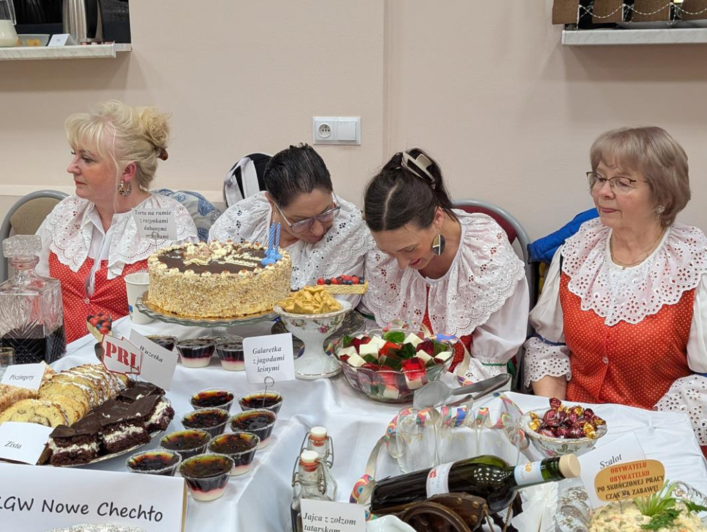 Nowe Chechło na czele, za nim Ossianie i Ziomale