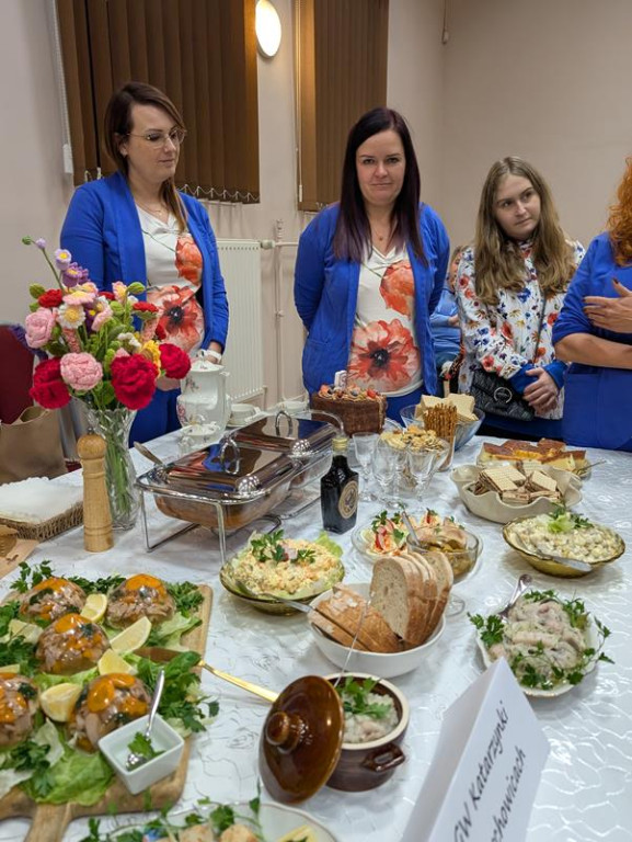Nowe Chechło na czele, za nim Ossianie i Ziomale