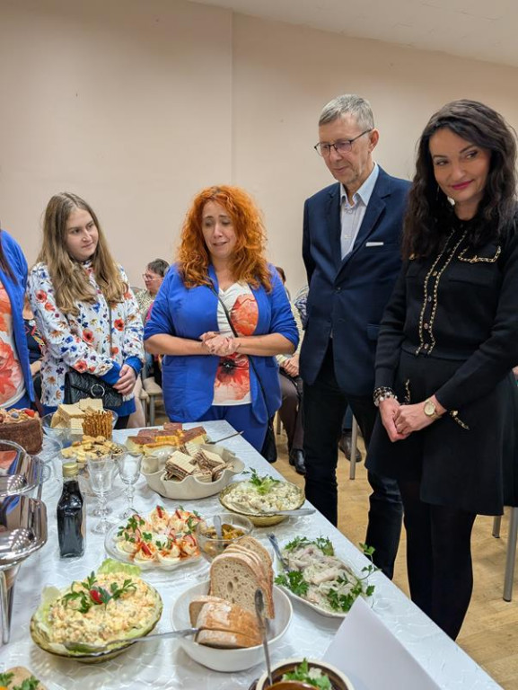 Nowe Chechło na czele, za nim Ossianie i Ziomale