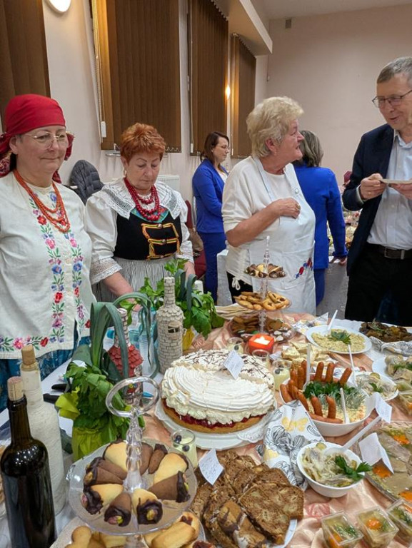 Nowe Chechło na czele, za nim Ossianie i Ziomale