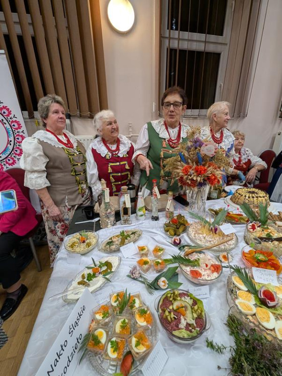 Nowe Chechło na czele, za nim Ossianie i Ziomale