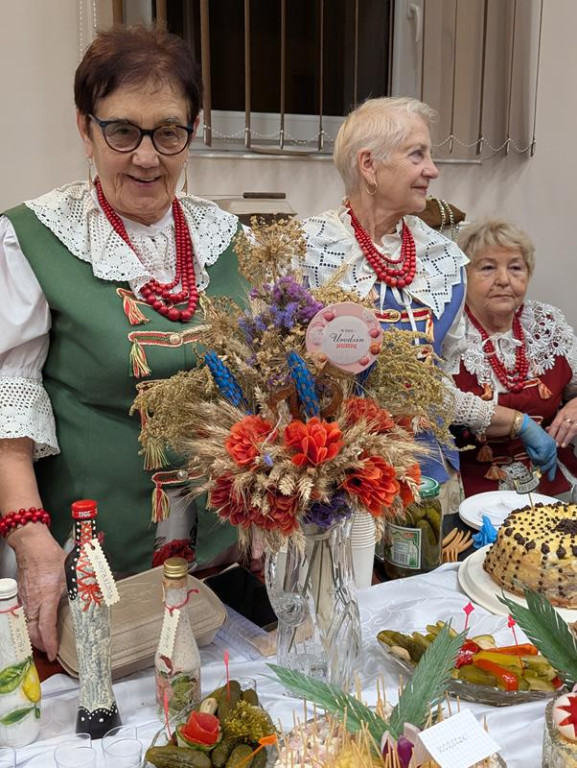 Nowe Chechło na czele, za nim Ossianie i Ziomale