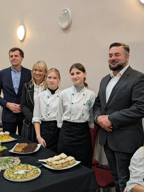 Nowe Chechło na czele, za nim Ossianie i Ziomale