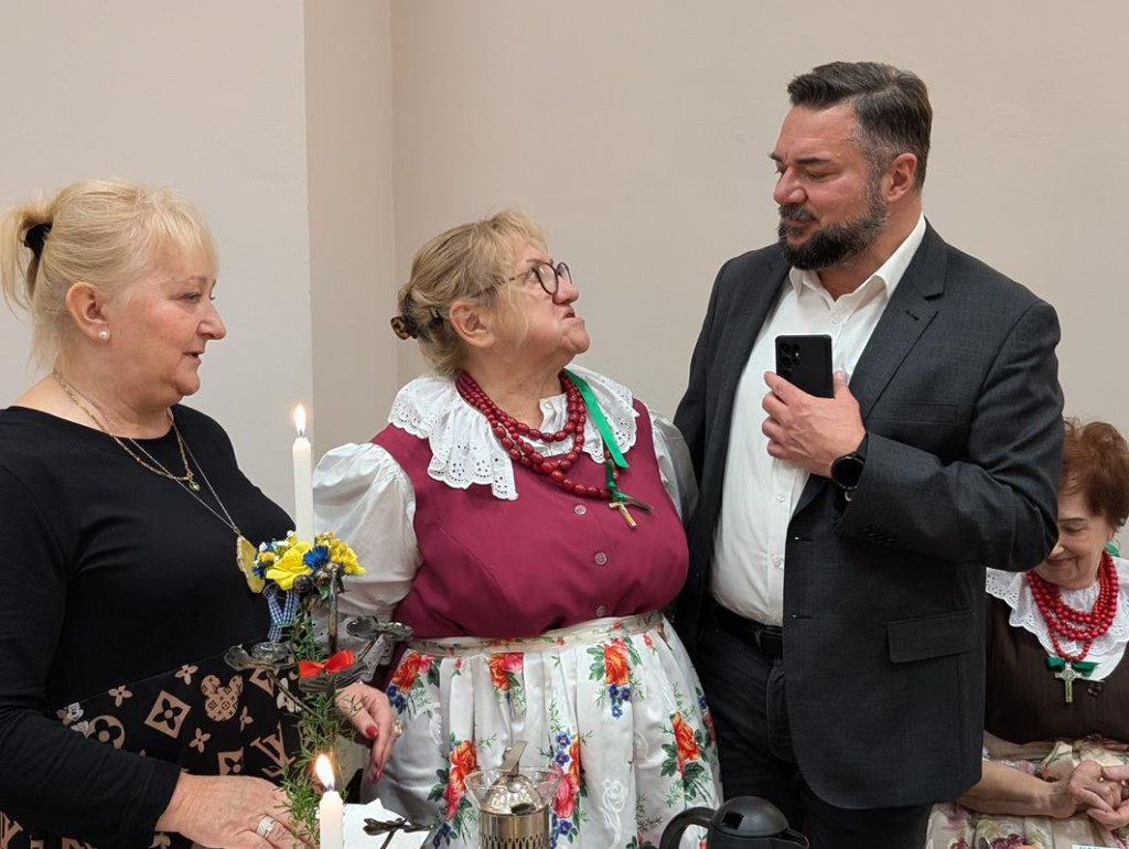 Nowe Chechło na czele, za nim Ossianie i Ziomale