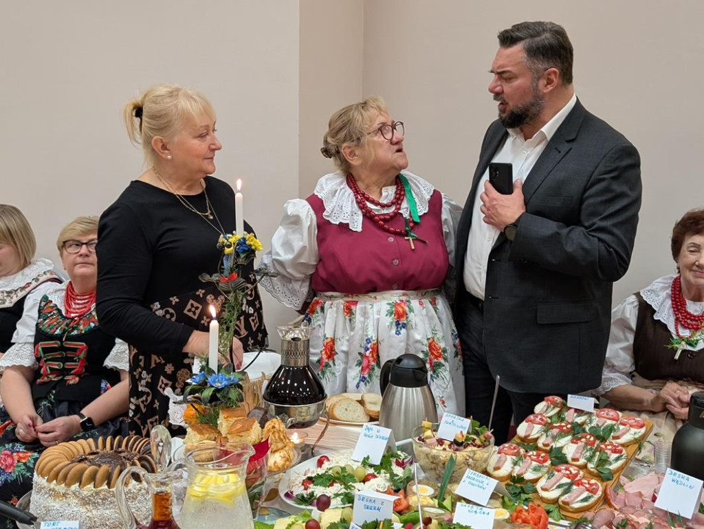 Nowe Chechło na czele, za nim Ossianie i Ziomale